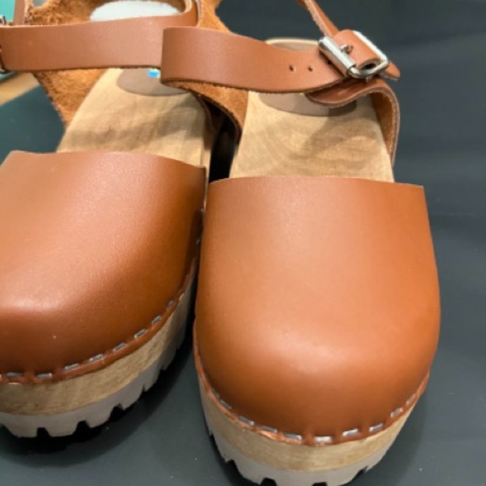 New without tags Swedish Hasbeens Clogs size 38